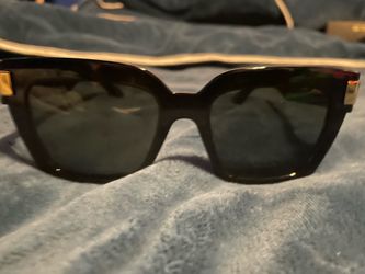 Woman Gucci shades with Case and cloth
