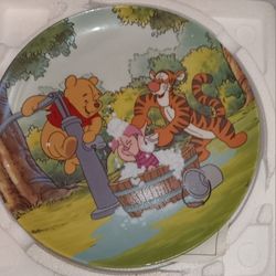 Bradford Exchange, Disney, Winnie The Pooh Plate Titled "Trouble With Bubbles" 