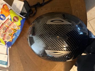 Helmet in carbon fiber black
