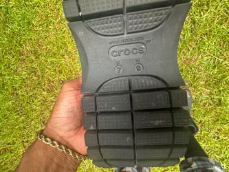 7  men crocs