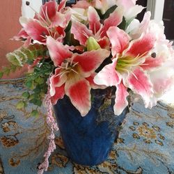 🌹🌿BEAUTIFUL VASE W/ FLOWERS (Arrangement)🌺🍃