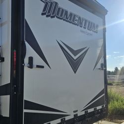 Toyhauler Momentum 