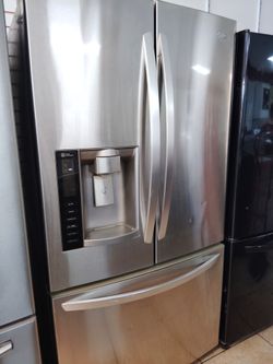 L.G. REFRIGERATOR WORKS GREAT 