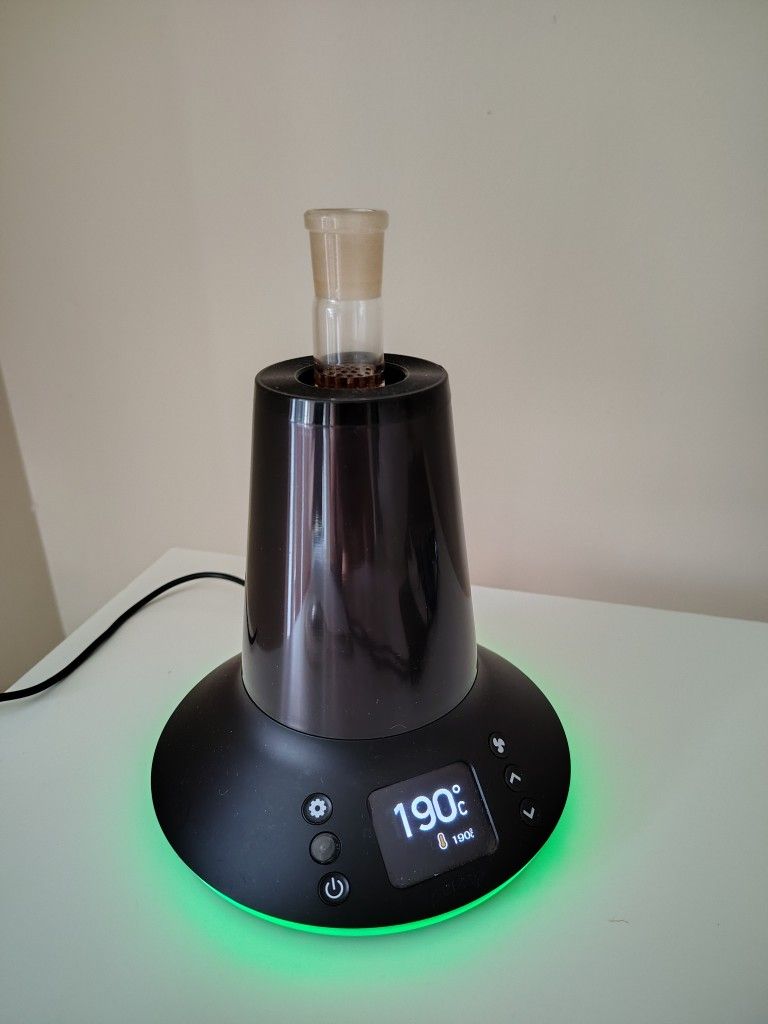 Arizer XQ2 dry herb vaporizer