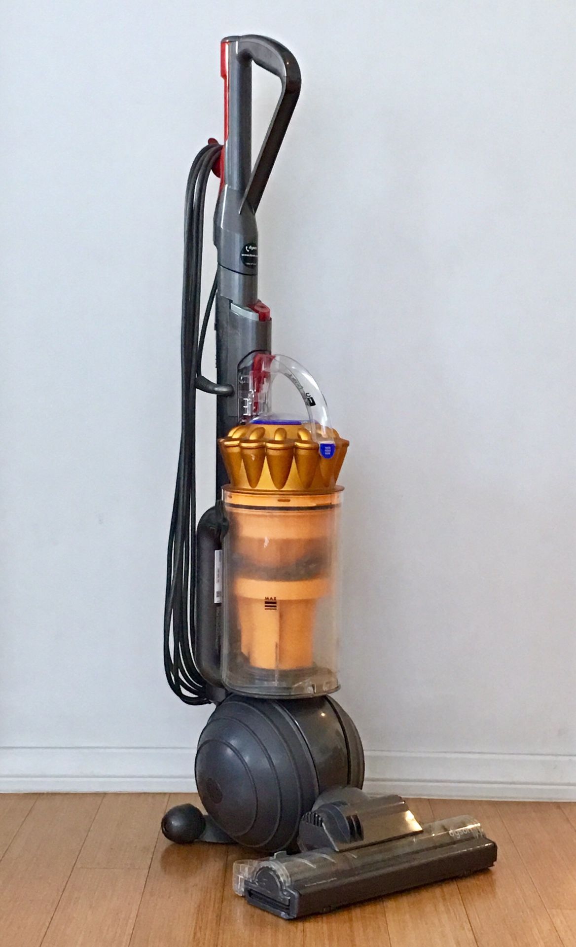 Dyson DC 41 BALL Great condition !! With accessories.