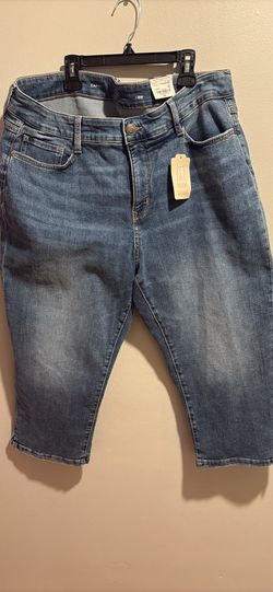 Women’s Plus Size 18W Fitted Mid Rise Capri Pants 