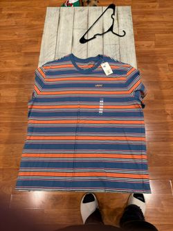 levi’s t shirt 