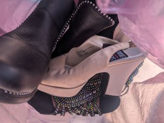 Free woman shoes
