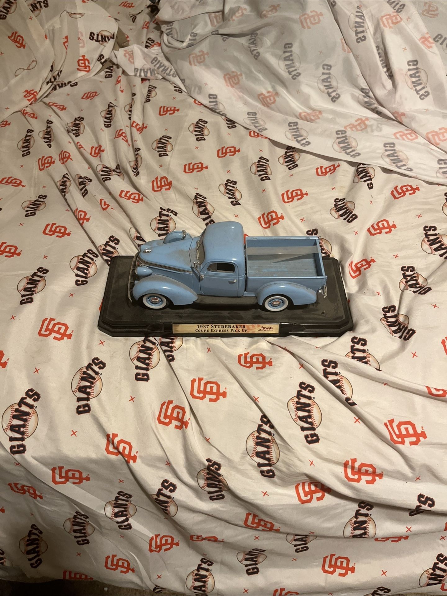 Road Legends Diecast Truck