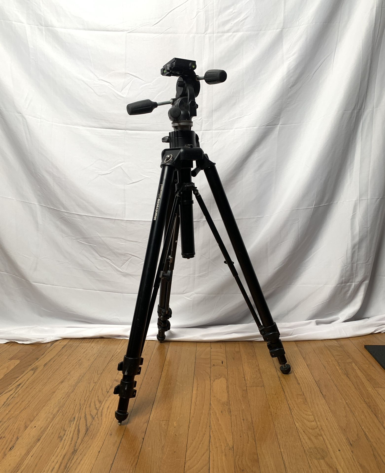 Manfrotto 475B Tripod + Manfrotto 808RC4 3-way Pan/Tilt Head