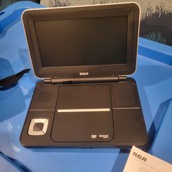 RCA DRC6309 Portable Dolby Digital DVD Video Player With Case In Black