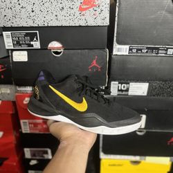 Kobe 8 Protro Lakers Away size 7Y VNDS 