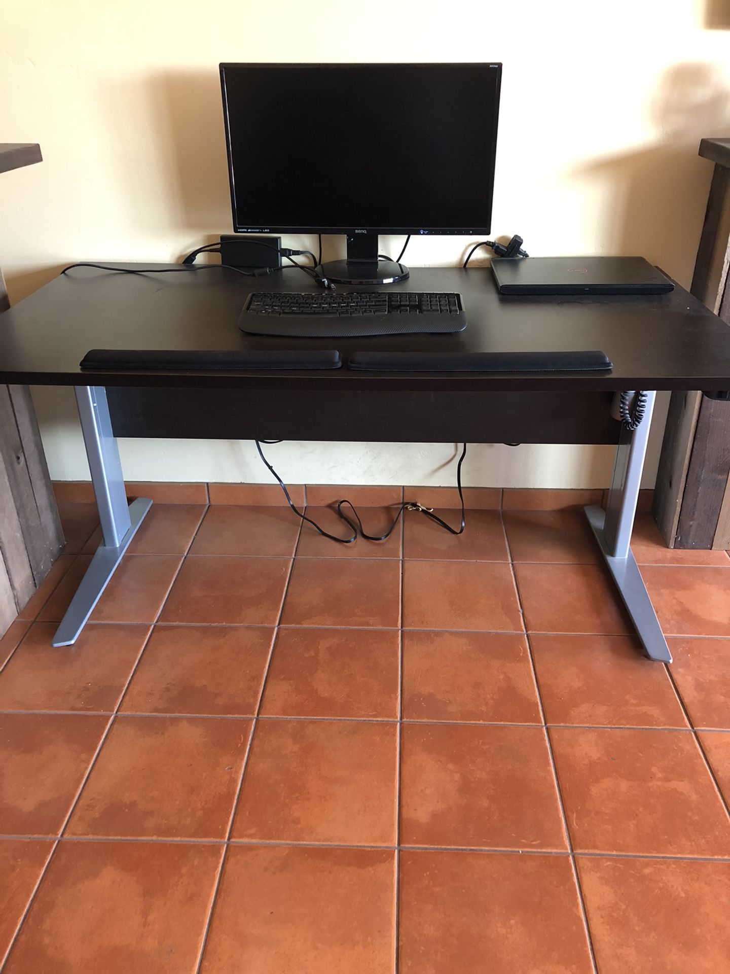 Raise/lower Computer desk