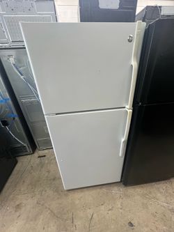 GE Top-Freezer Refrigerator White