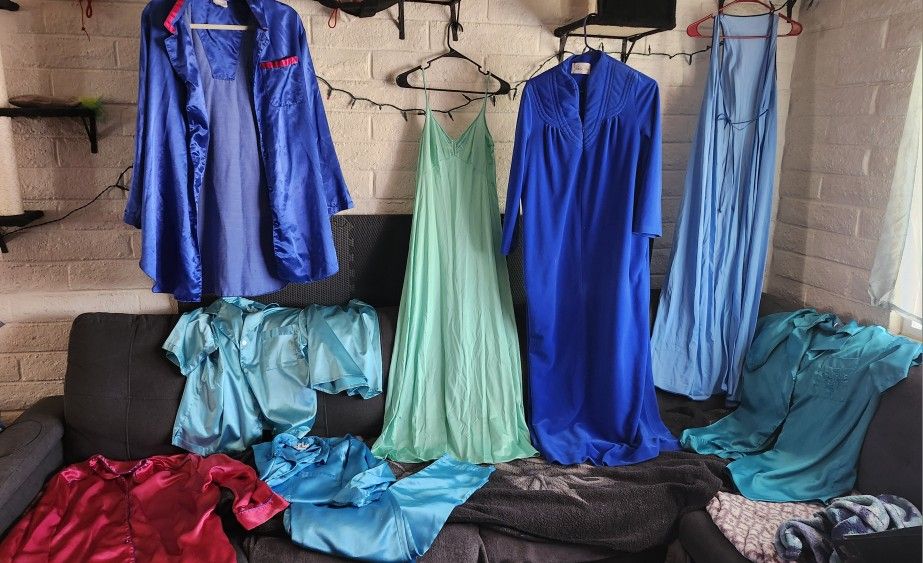 Vtg Silky Nightgowns & Rob