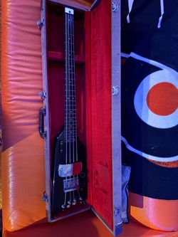 Kramer “The Duke” headless bass guitar + original case