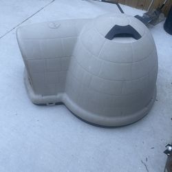 L/xl Igloo Dog House