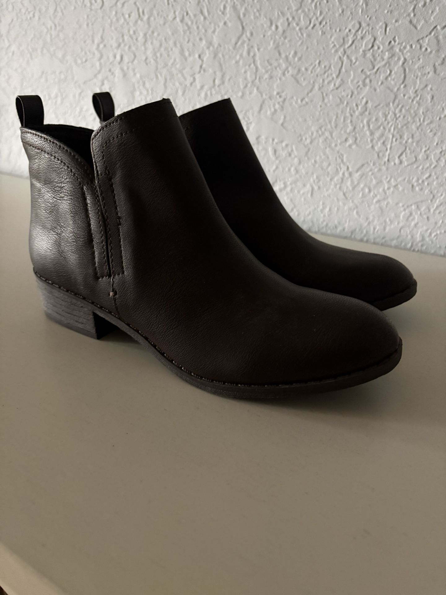 Women’s Boots Size 8 New No Box