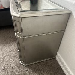Nightstands (2) – City Furniture