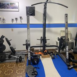 Garage Gym Set With Lots Of Weights 