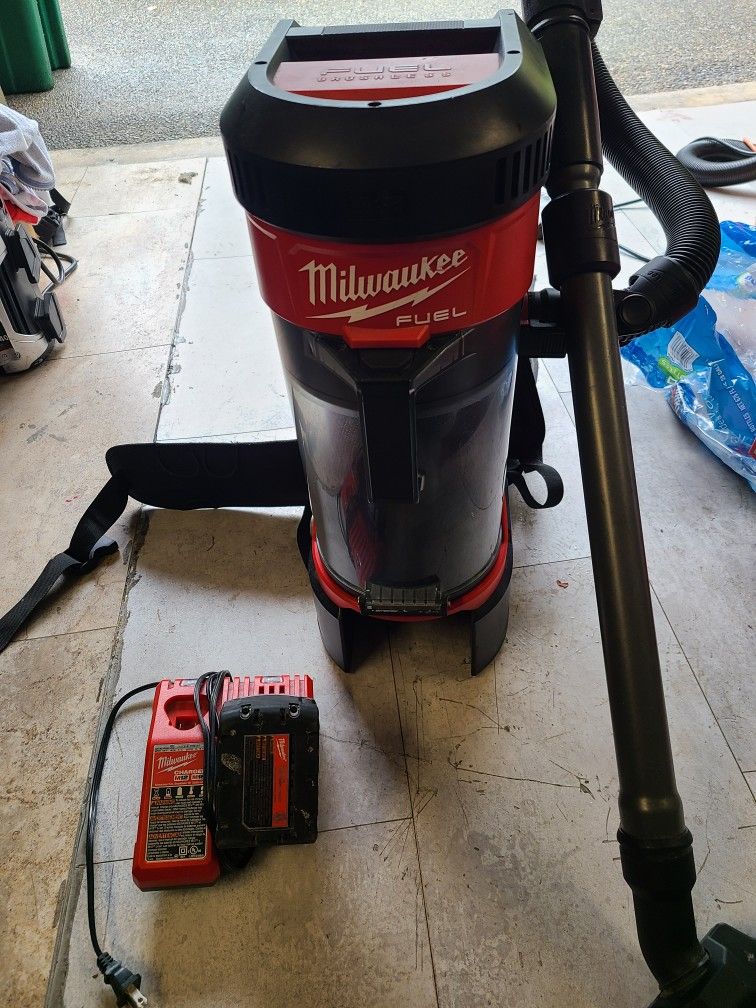 BEST DEAL!!🔥MILWAUKEE Cordless Backpack Vacuum & Charger With Battery