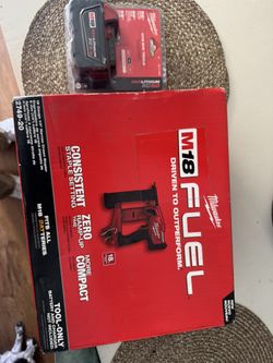 Milwaukee 18 Gauge Nailer With Battery