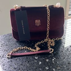 	Tommy Hilfiger Red Handbag – Women’s Purse 