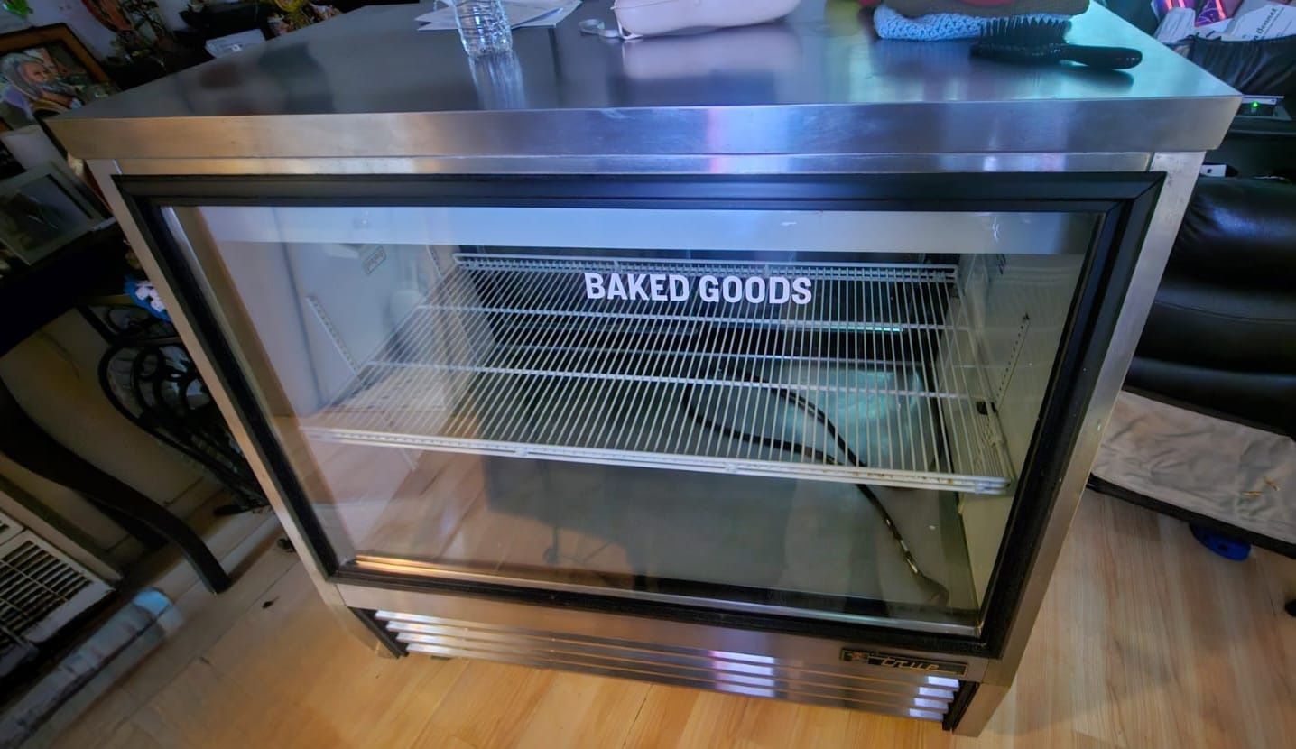 True Brand .. Commercial  Display Refrigerador ..