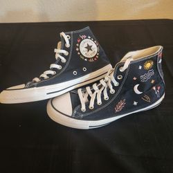 CONVERSE SIZE 9.5 FOR WOMEN. 