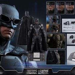 Hot Toys  Justice League Batman Tactical Batsuit 