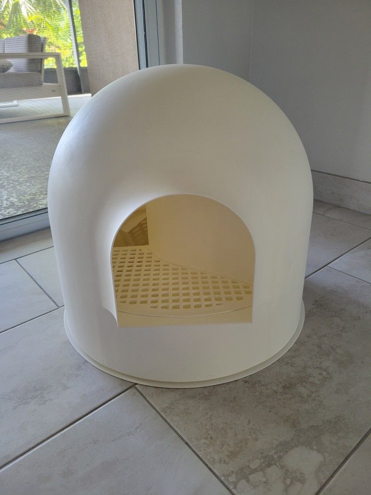 IGLOO Cat Litter Box