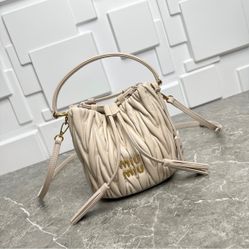 MIU MIU new women's classic retro texture elegant exquisite handbag