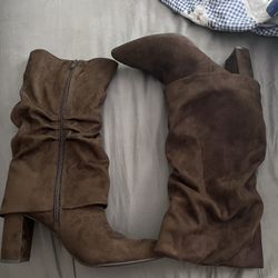 Size 10 Women’s Boots 