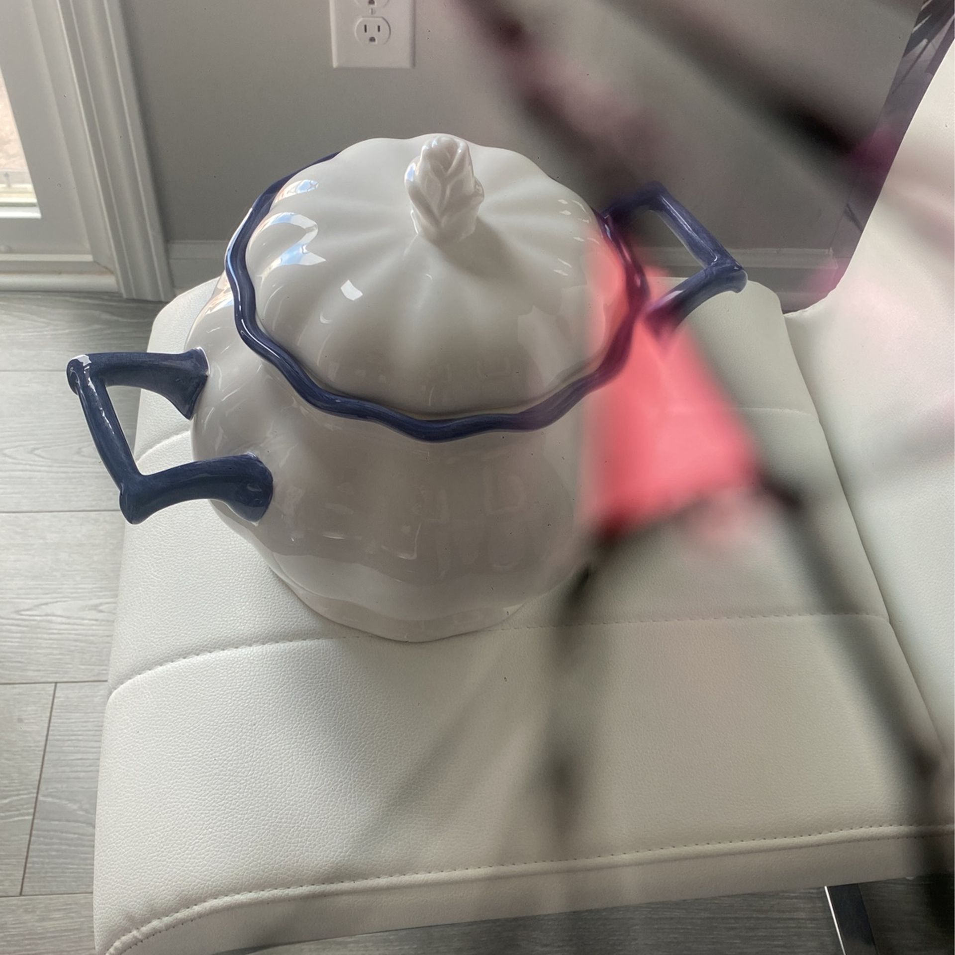 Ripple Glass Big White Pot Blue Handles