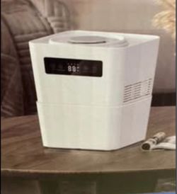 White Humidifier with Digital Display