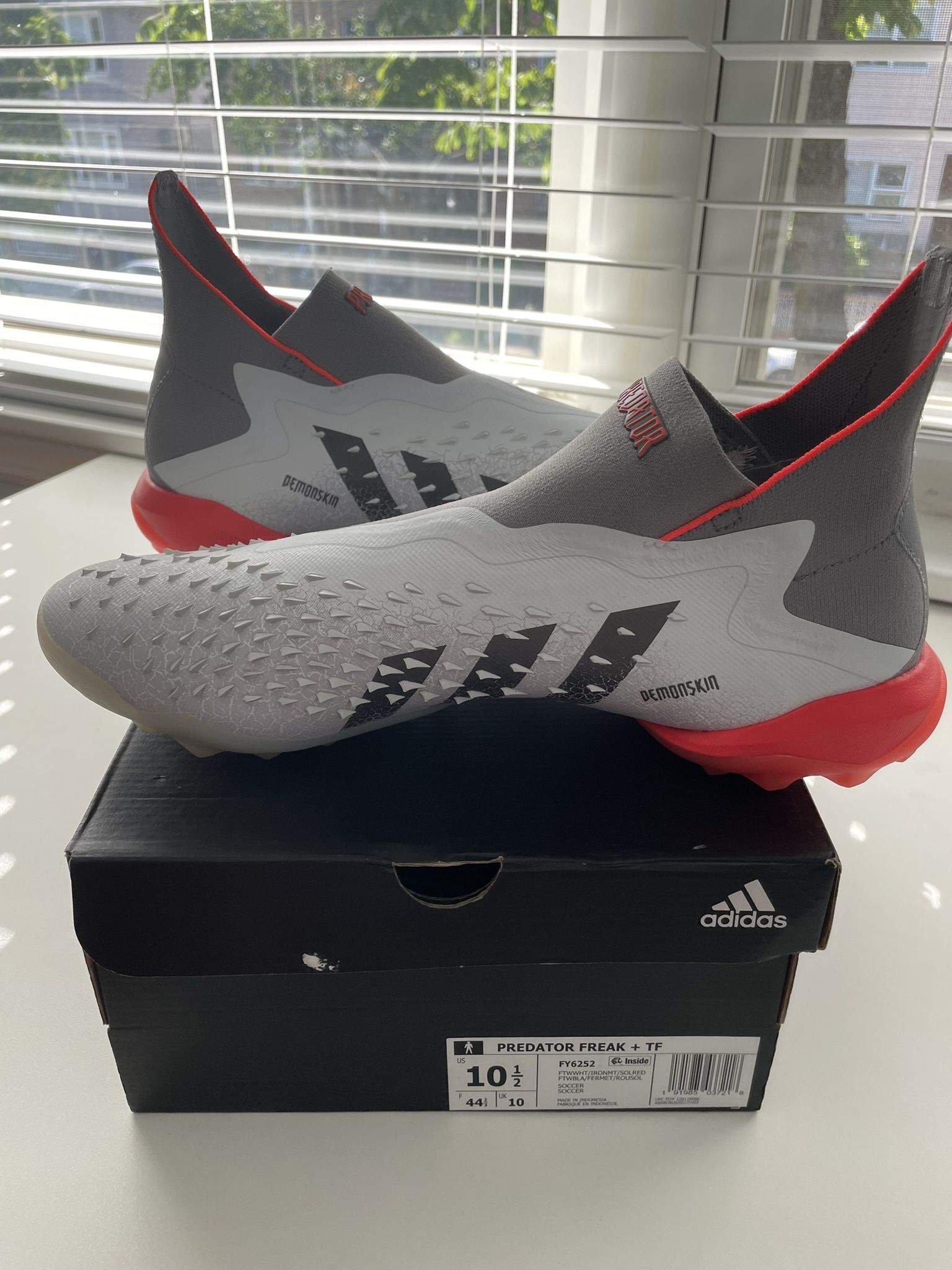 adidas gazelle silver green womens adidas Predator Freak .3 Laceless Jnr TF - Red/Core Black/Solar Red