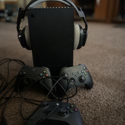 Xbox Series X 1TB Bundle 2 Wireless Controllers + 1 Wired Controller + Astro A10 Gaming Headset Gen 2 