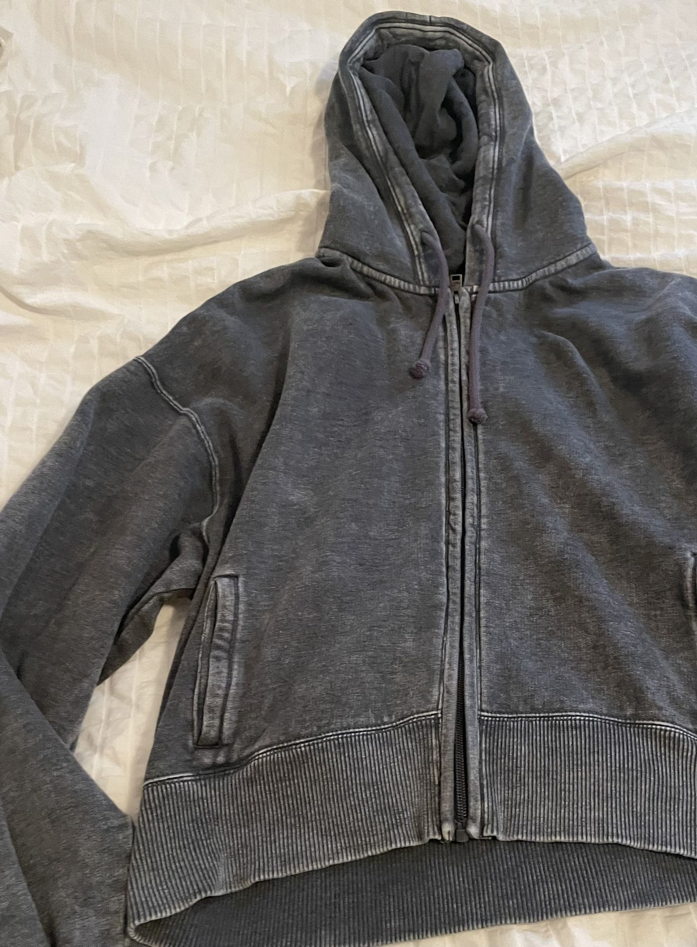 Hollister Cropped Black Zip up size small