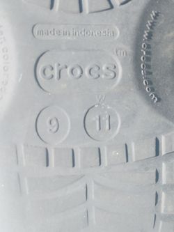 Black Crocs unisex