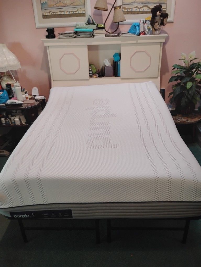 Queen Purple .4 Premium Hybrid Gel Tech Mattress Pre Owned Great Cond Soft Plush Delivery Or Pick Up