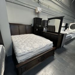 4pc Queen Bed Set