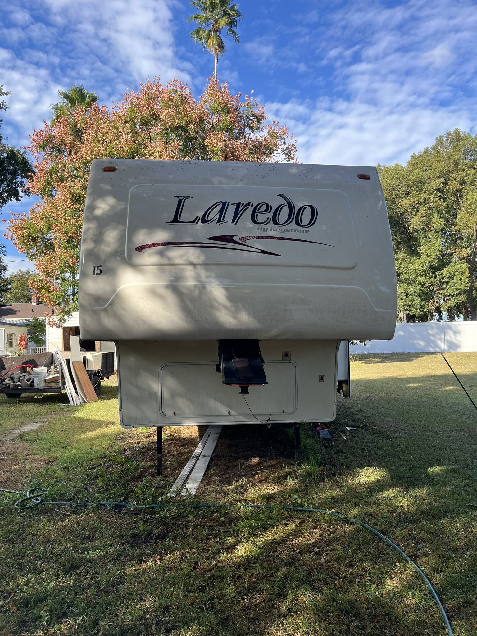 05 Laredo Camper For Sale