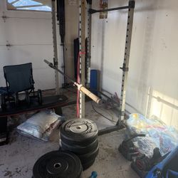 Lifting Equipment/Squat Rack/Bench