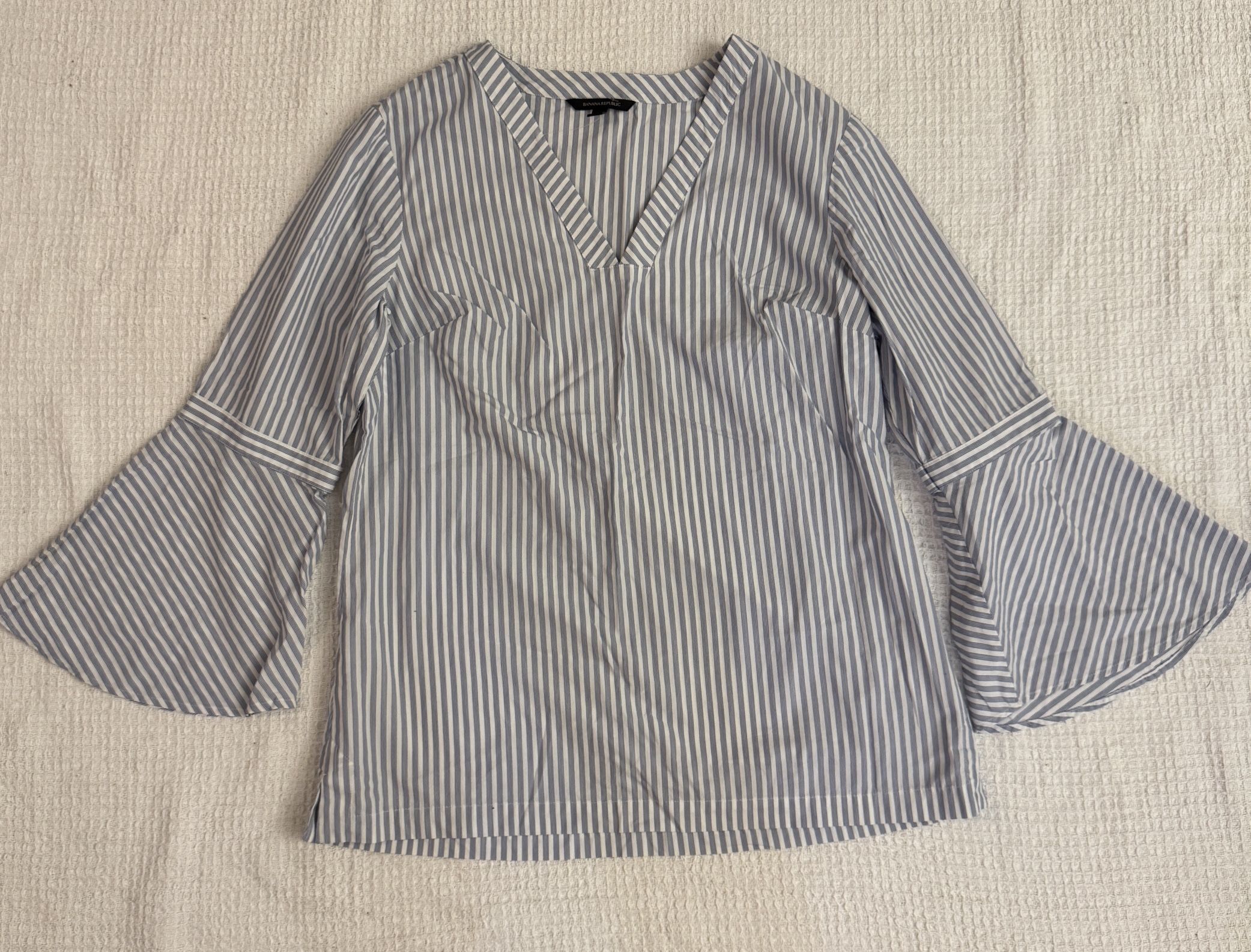 Banana Republic Women’s Blouse Size M Blue White Stripe Bell Sleeve V-Neck