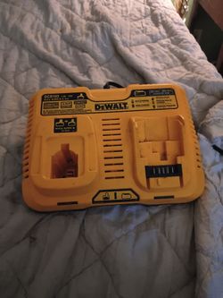 DeWalt DCB103