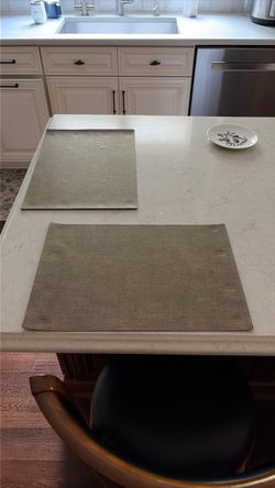 Faux Leather Heat Resistant Placemats 6 Packs Waterproof Wipeable Dining PU Place Mats for Fall, Dining, Indoor & Outdoor, Easy to Clean, Brown