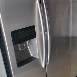 SAMSUNG REFRIGERATOR 