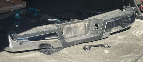 2020 Ford F-350 Lariat OEM Chrome Rear Bumper – $300 OBO