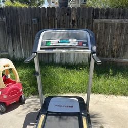 Treadmill, Proform,auto incline, clean, folds, space saver, lots of workout programs