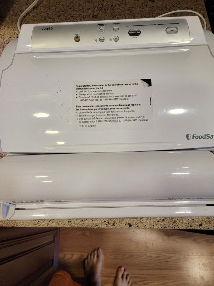 Food Saver Vacuum Sealer V2460 & Store N Cut